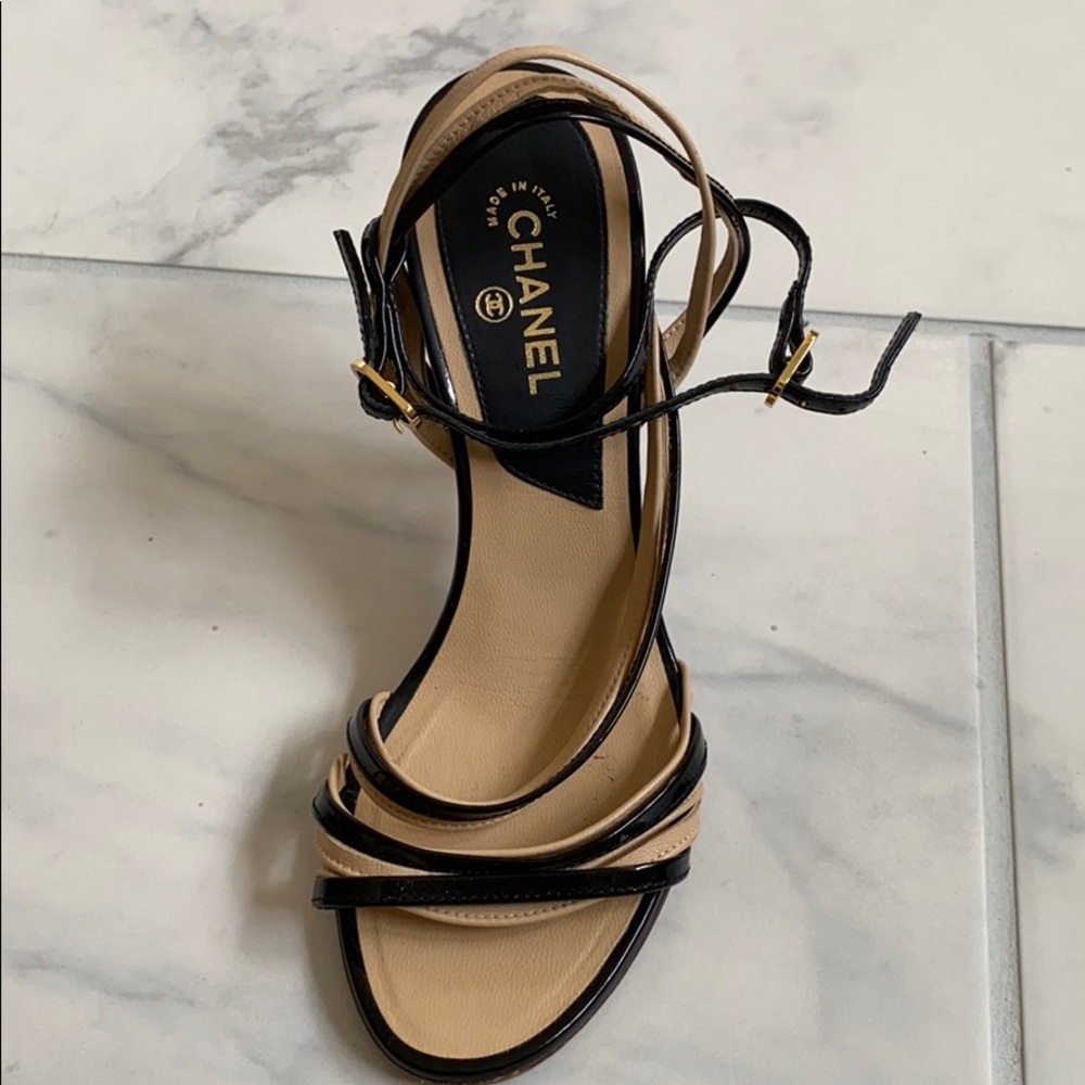 Chanel nude and black heels size 5 but I wear a size 4 and 4.5 for reference.